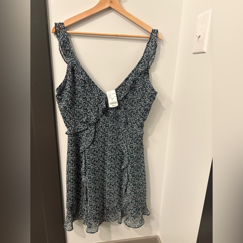 NWT Storia Chiffon Ruffle Detail A-Line Green & White a FLORAL Dress | Medium